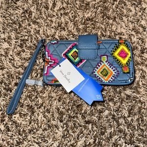 BNWOT Vera Bradley Smartphone Wristlet: “Painted Medallions”
